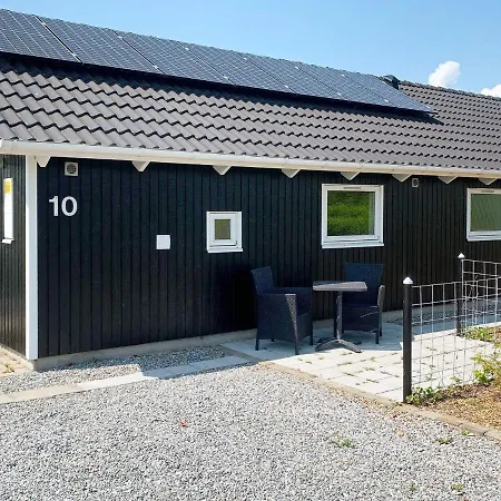 6 Person In Ansager-by Traum