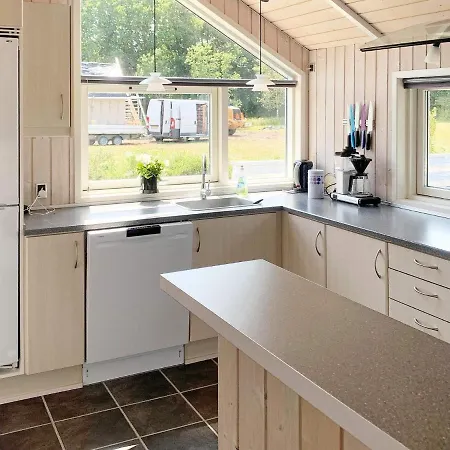 6 Person In Ansager-by Traum Ansager