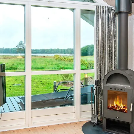 6 Person In Ansager-by Traum