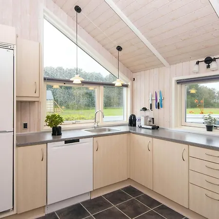 6 Person In Ansager-by Traum *