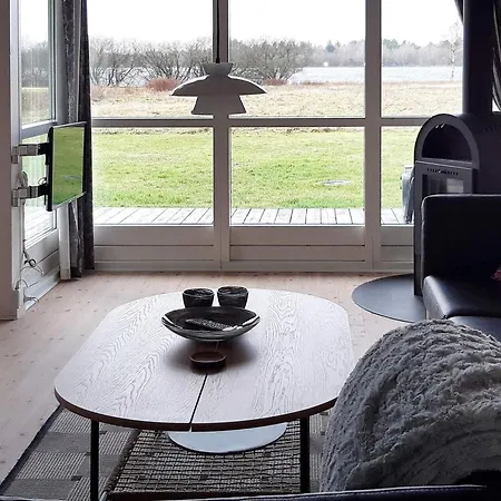 6 Person In Ansager-by Traum