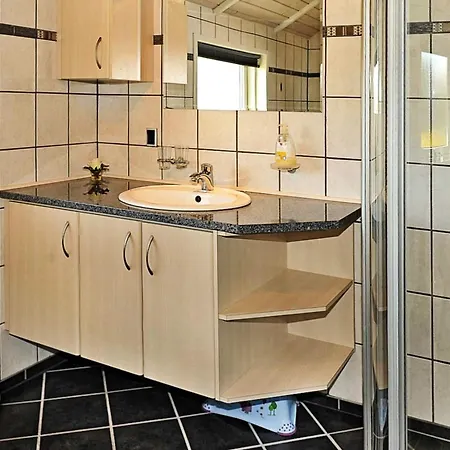 6 Person In Ansager-by Traum