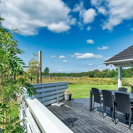 6 Person In Ansager-by Traum Nyaraló *