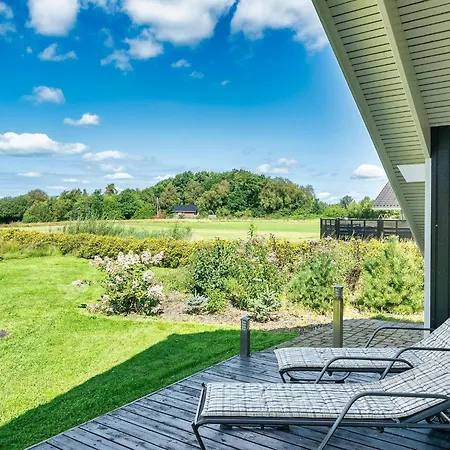 6 Person In Ansager-by Traum Ansager