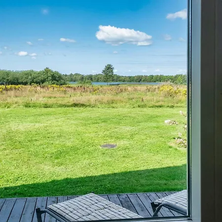 6 Person In Ansager-by Traum