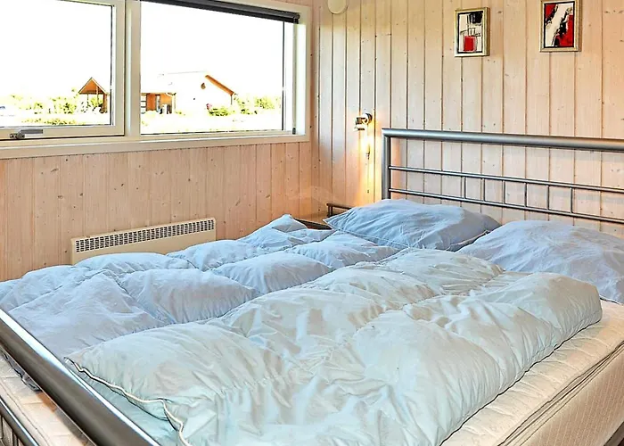 6 Person In Ansager-by Traum