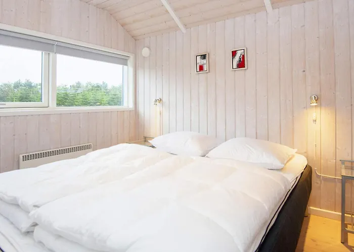 6 Person In Ansager-by Traum Ansager