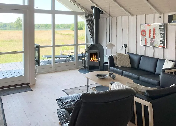 6 Person In Ansager-by Traum